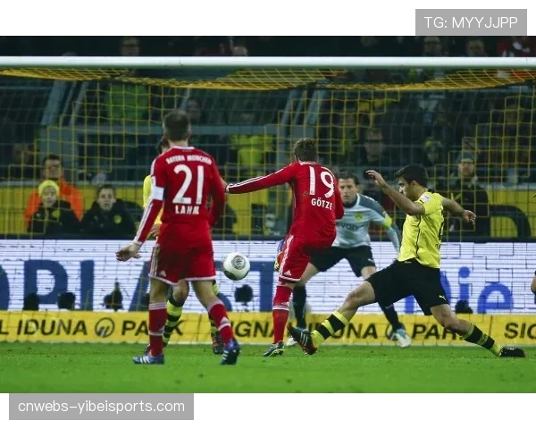 多特蒙德客场2-1力克莱沃库森，安塞尔米诺头槌破门
